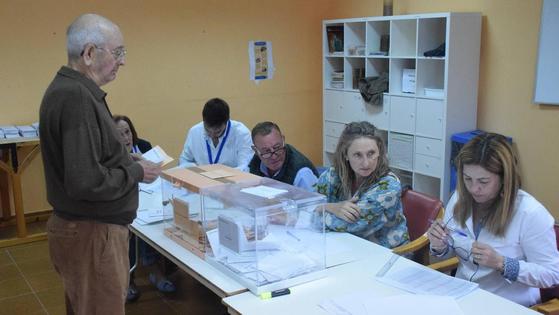 Llaman a 22 nuevos vecinos para las mesas electorales del 23-J