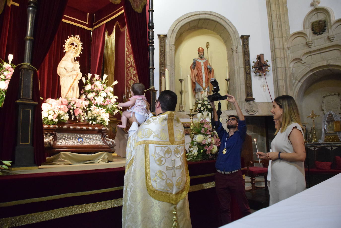 Presentación de los bebés a la Virgen