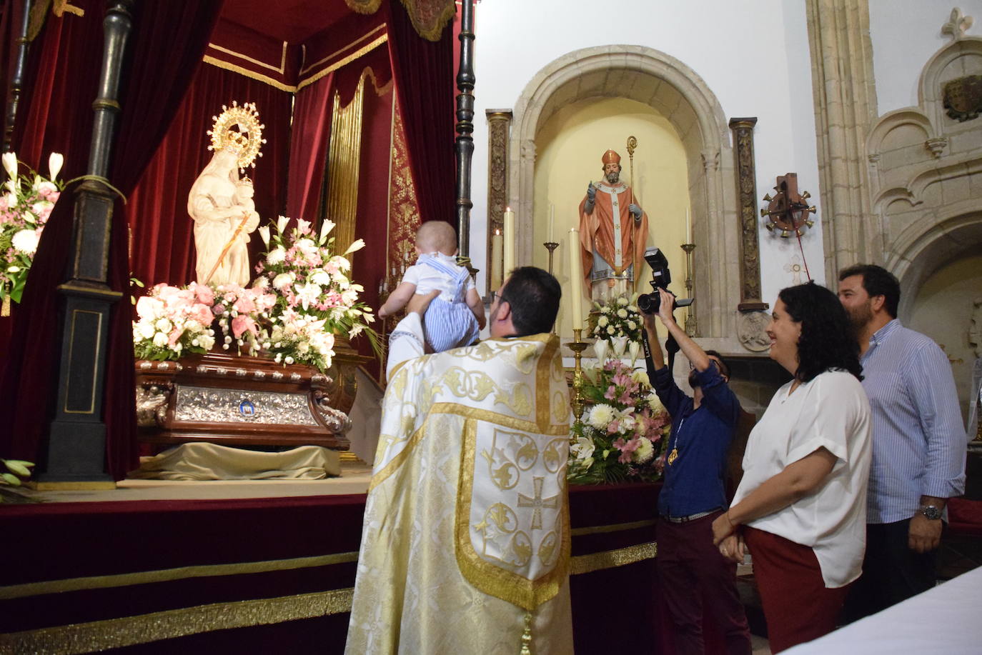 Presentación de los bebés a la Virgen