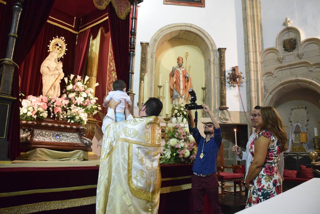 Presentación de los bebés a la Virgen