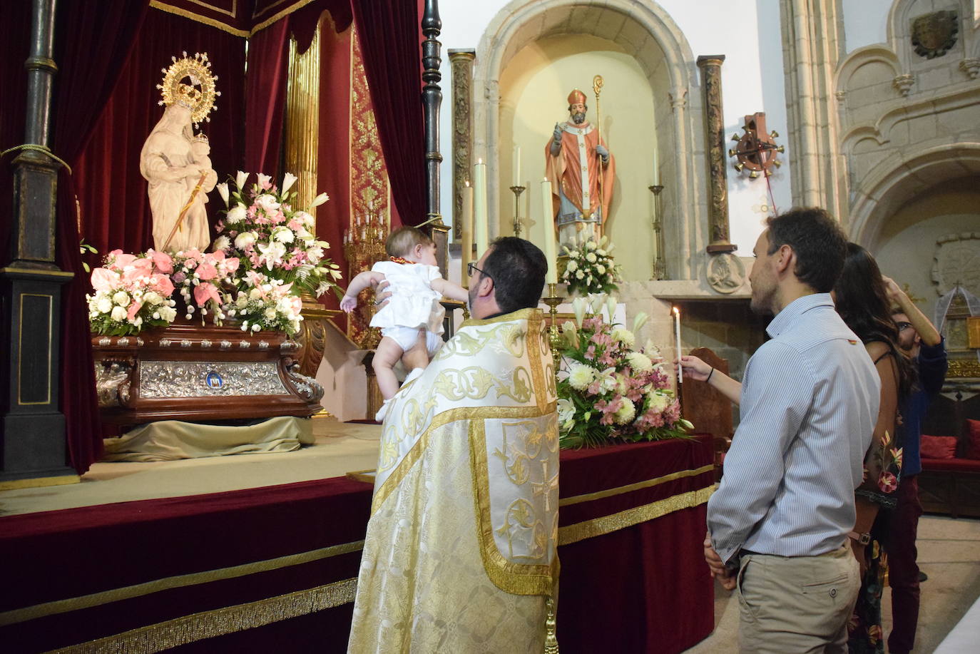 Presentación de los bebés a la Virgen