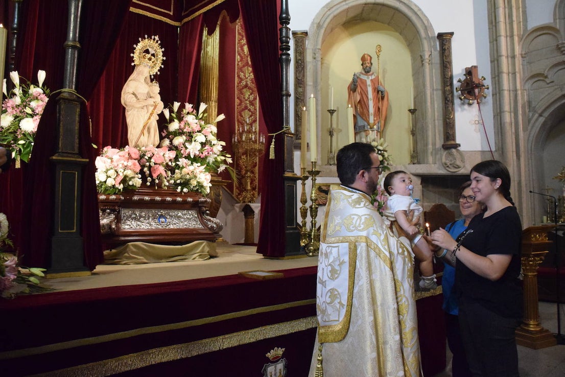 Presentación de los bebés a la Virgen