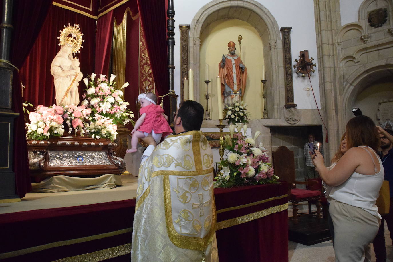 Presentación de los bebés a la Virgen
