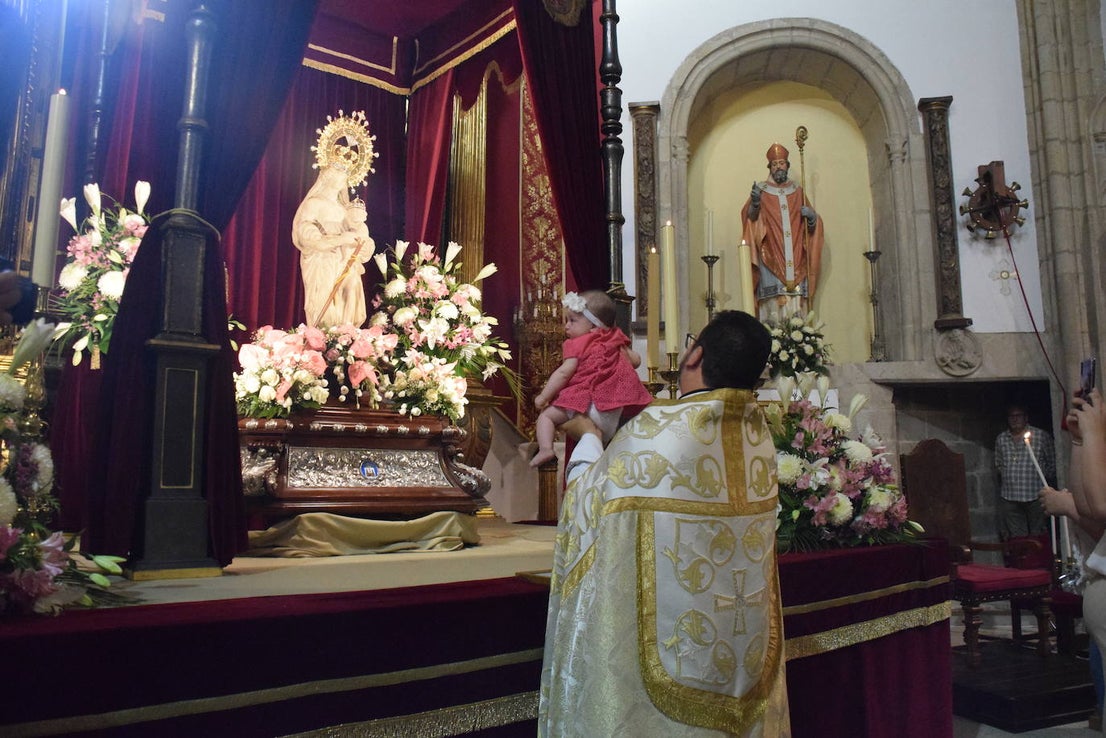 Presentación de los bebés a la Virgen