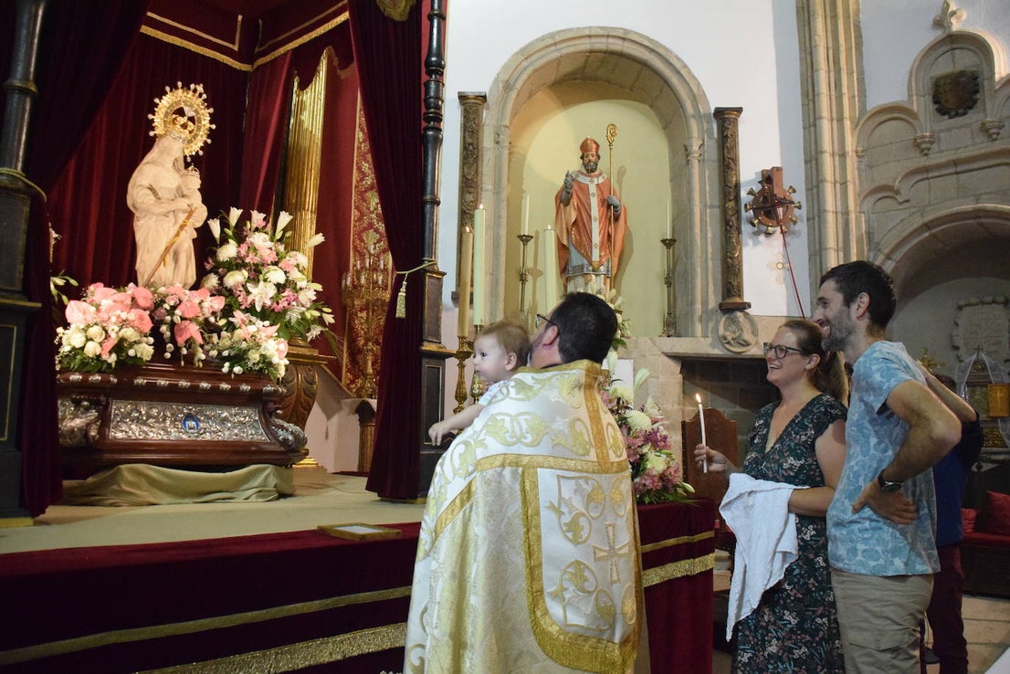 Presentación de los bebés a la Virgen