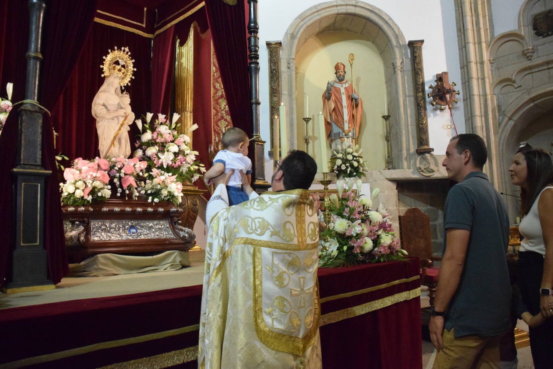 Presentación de los bebés a la Virgen