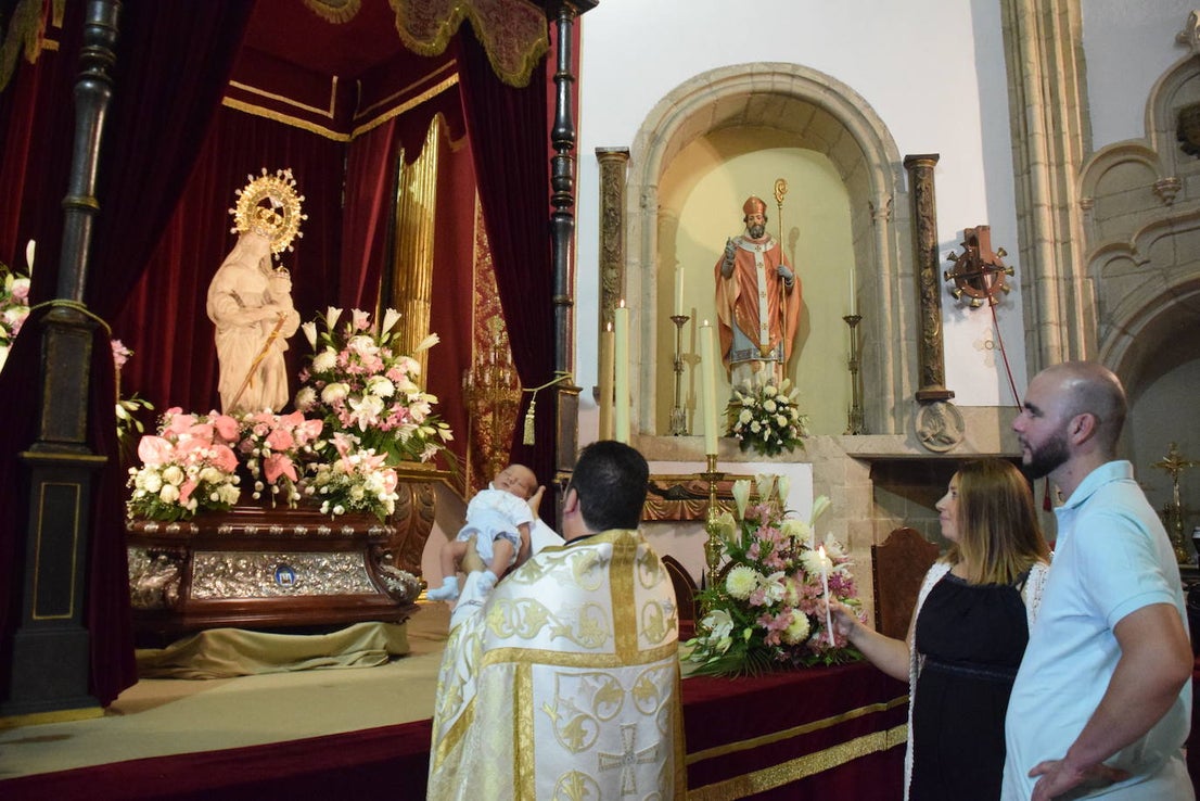 Presentación de los bebés a la Virgen