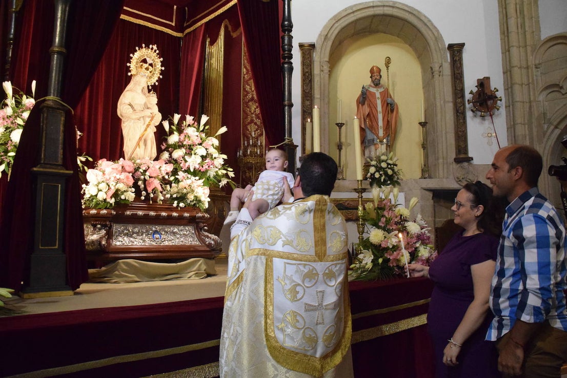 Presentación de los bebés a la Virgen
