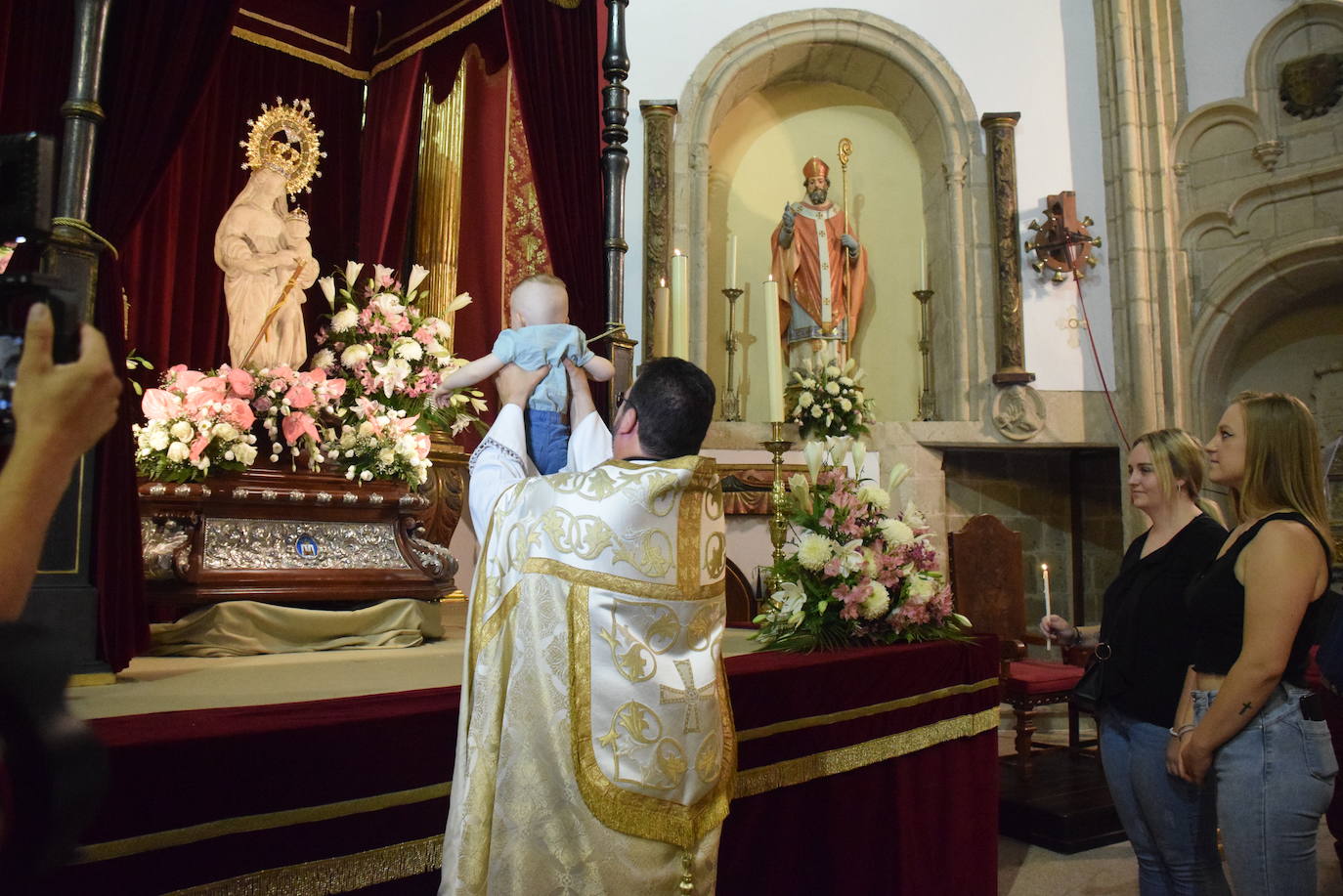Presentación de los bebés a la Virgen