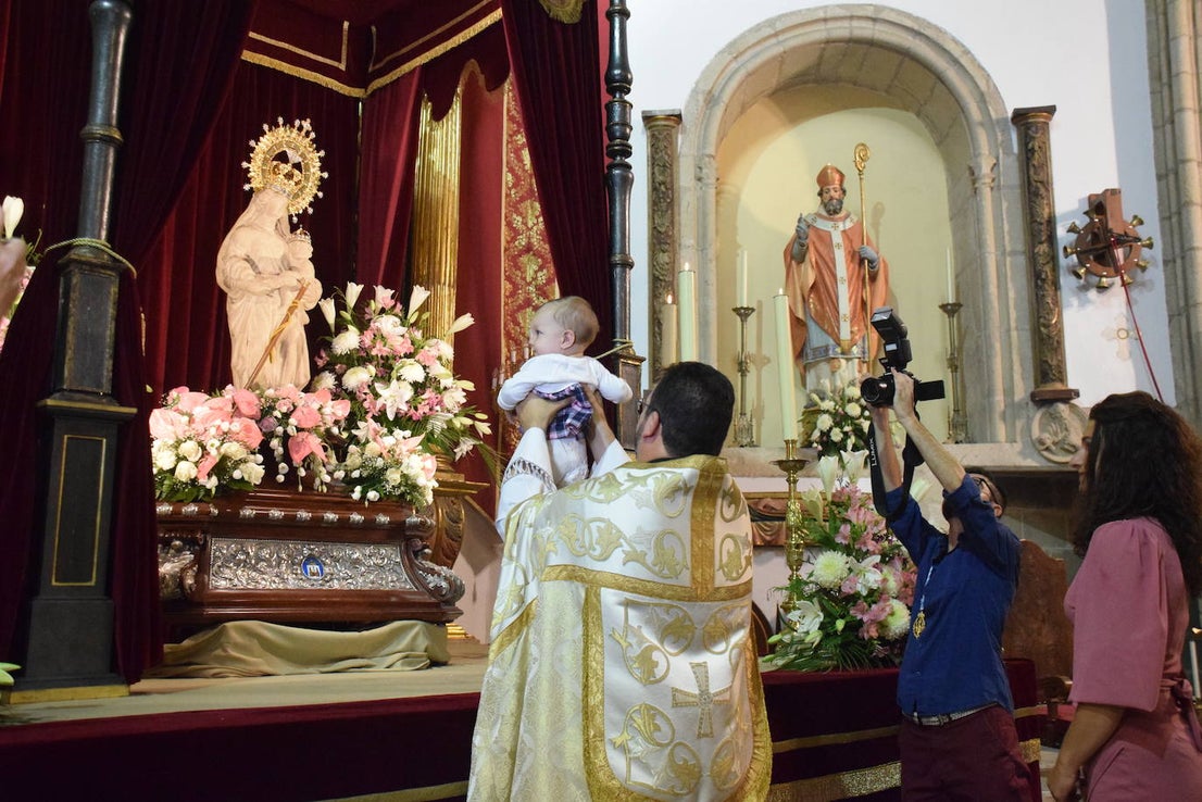 Presentación de los bebés a la Virgen
