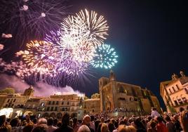 Fuegos artificiales en el día de la Salve, en una edición anterior.