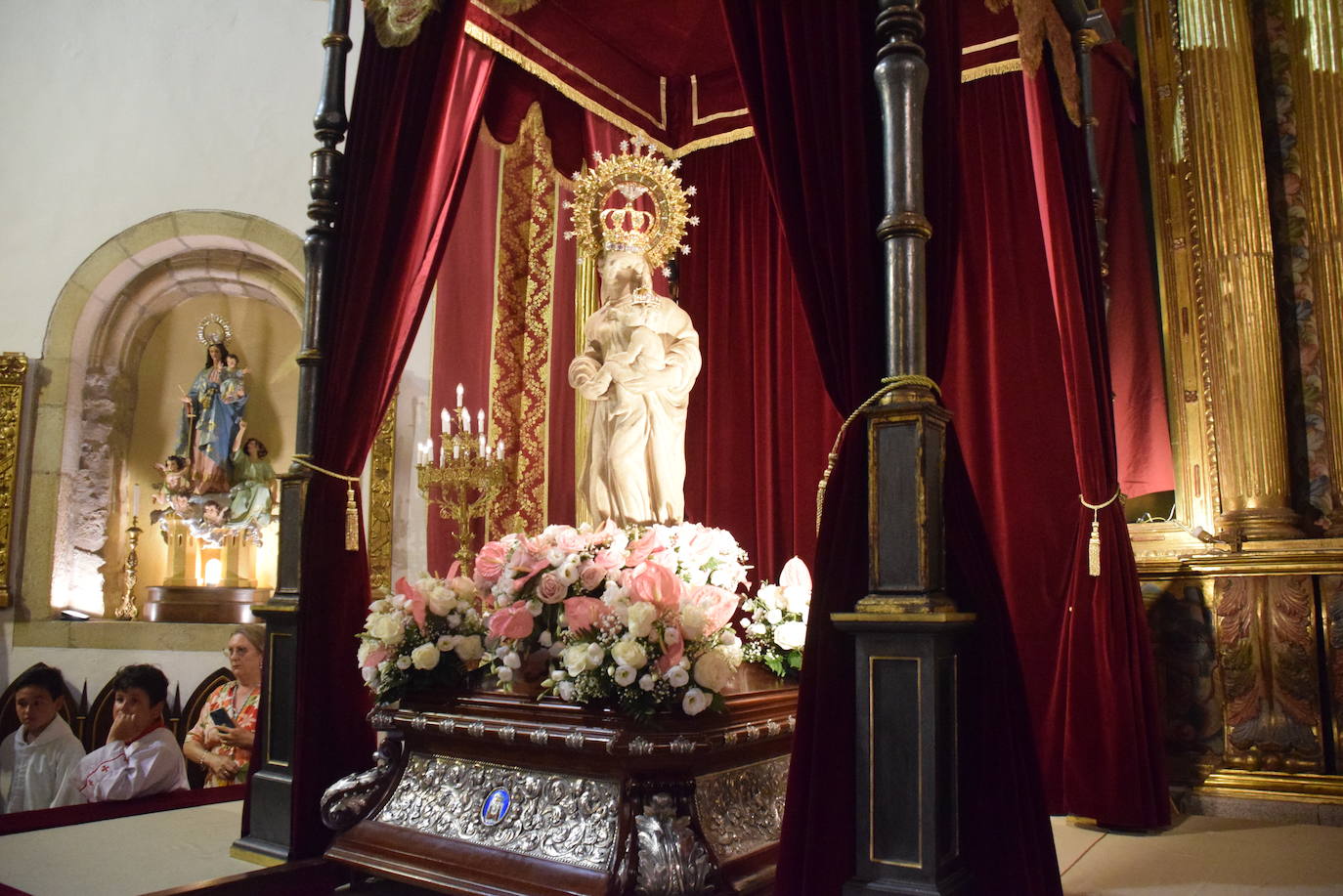 Los festejos religiosos terminan hoy con la subida, en procesión, a la Virgen