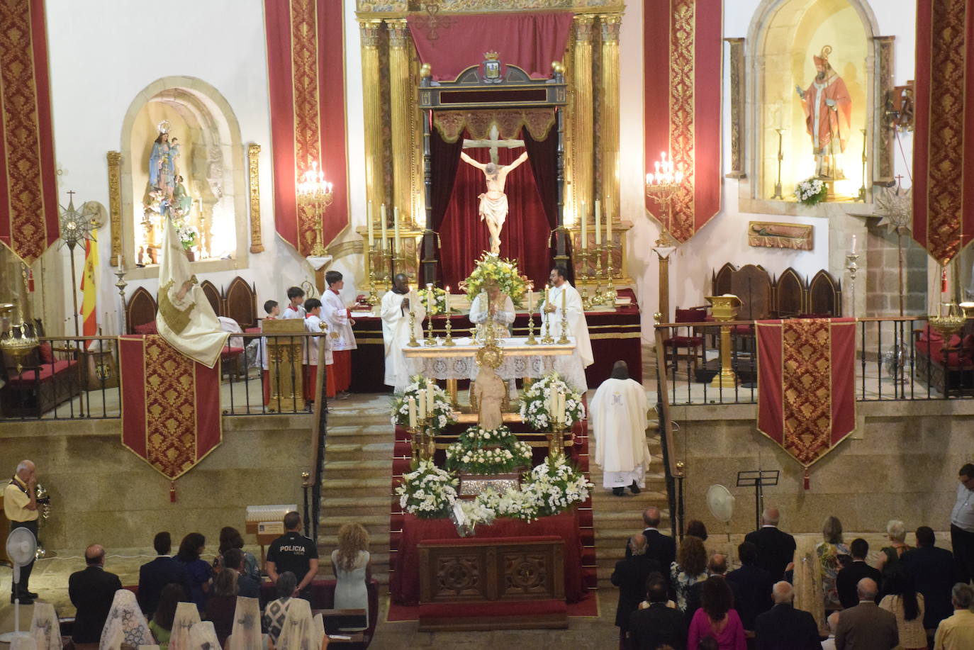 Subida, en procesión, de la Patrona al castillo