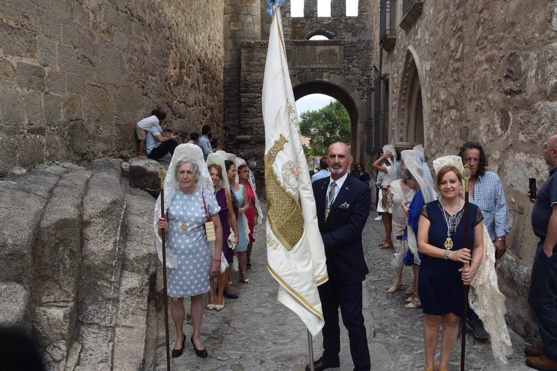 Subida, en procesión, de la Patrona al castillo