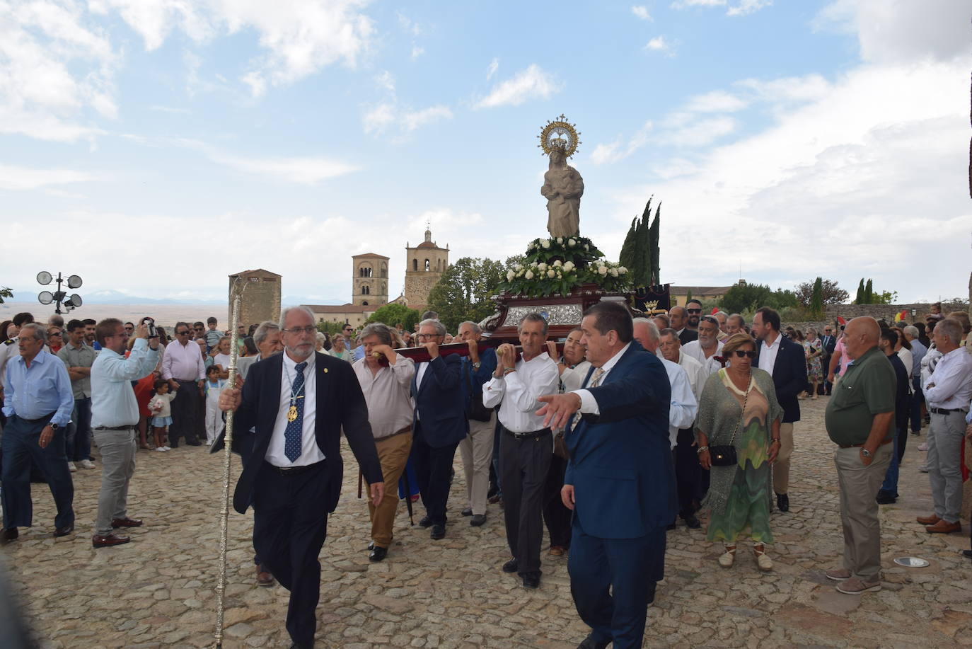 Subida, en procesión, de la Patrona al castillo