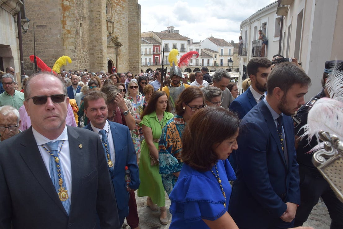 Subida, en procesión, de la Patrona al castillo