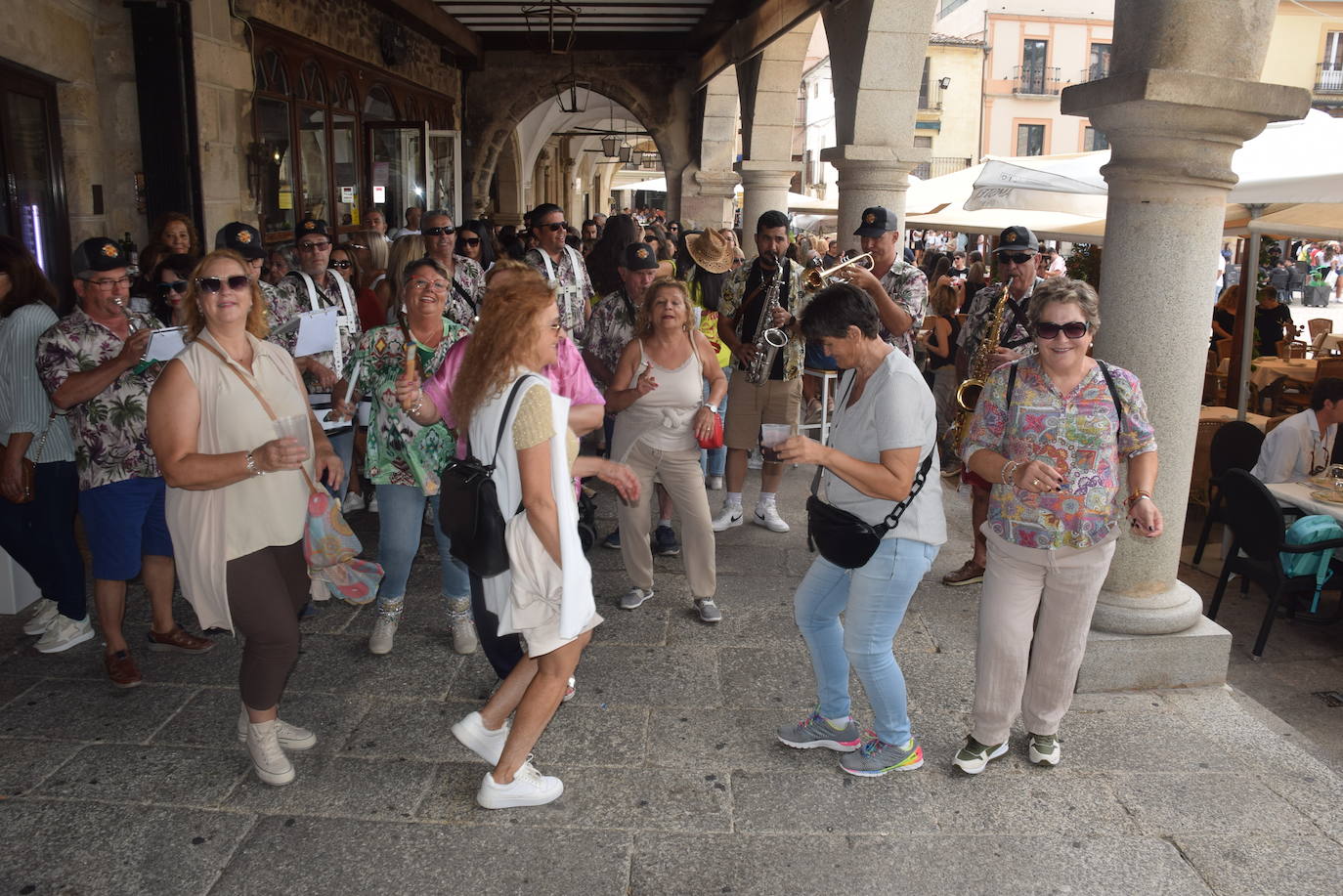 Ambiente festivo del día de la capea de las mujeres