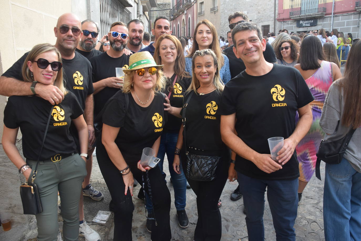 Ambiente festivo del día de la capea de las mujeres