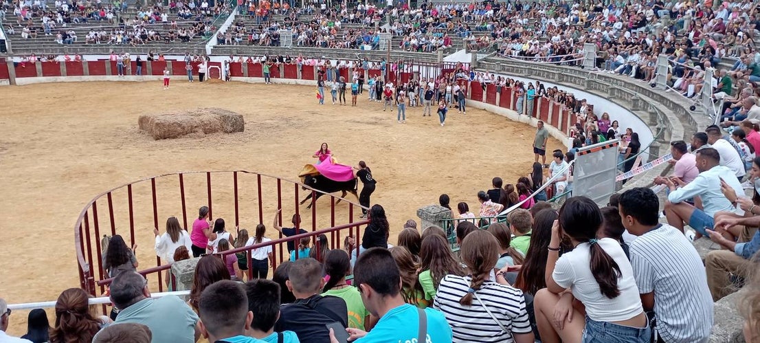 Ambiente festivo del día de la capea de las mujeres