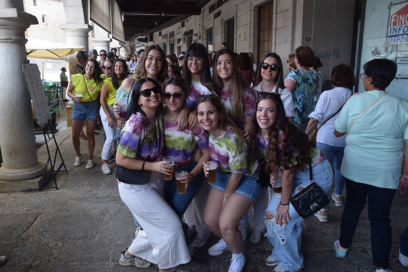 Ambiente festivo del día de la capea de las mujeres