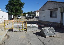 Uno de los pasos de peatones en construcción.