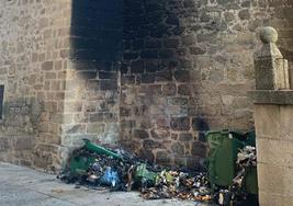 El estado de los contenedores quemados, aunque ya han sido repuestos