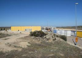 Las obras para la fábrica de diamantes en el polígono industrial Arroyo Caballo, hace unos días.