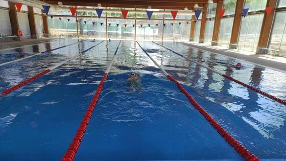 Inés Rubio insiste en los graves problemas de la piscina climatizada