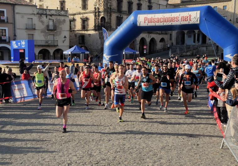 Salida de la prueba en la plaza Mayor