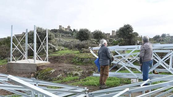 La Fiscalía archiva la denuncia contra las 22 torretas por el berrocal