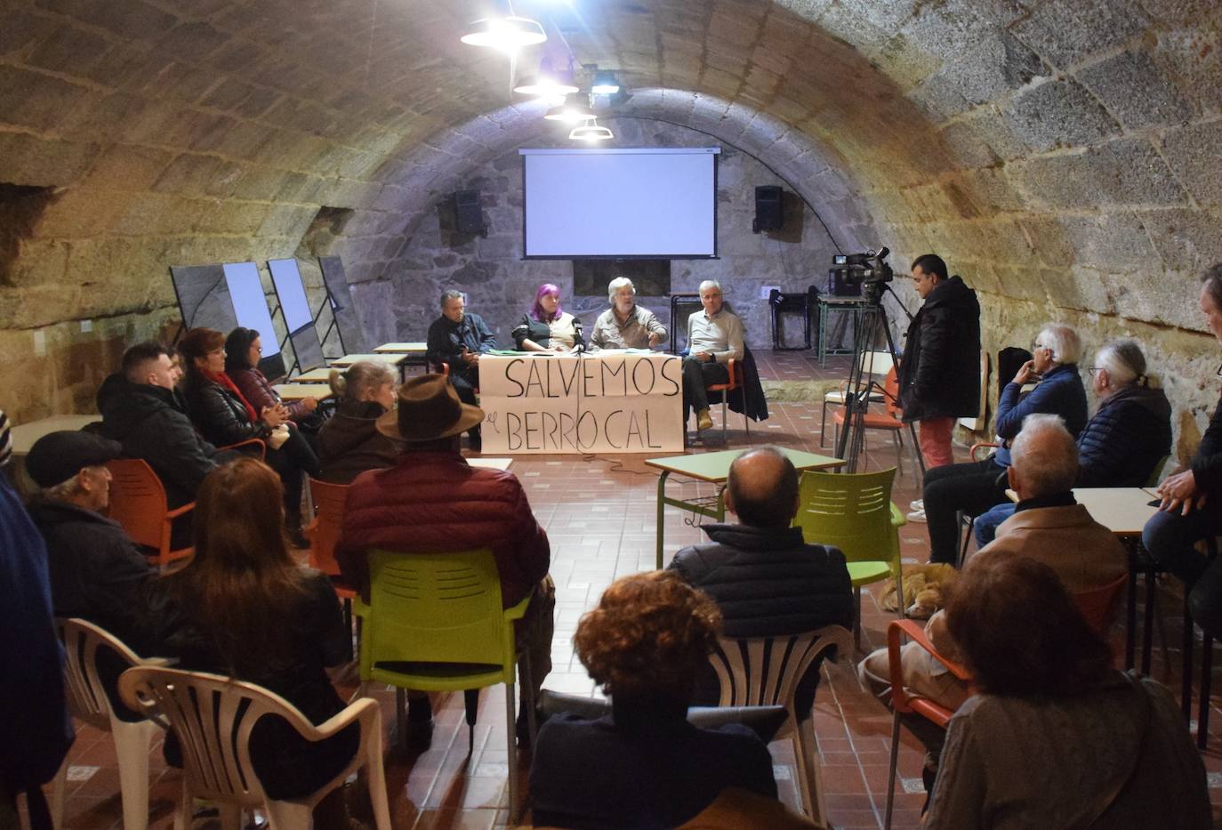 Reunión informativa del la plataforma Salvemos el berrocal en el mes de noviembre