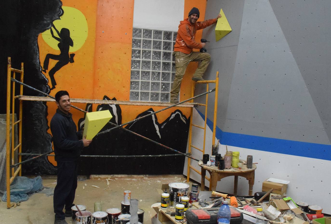 Un rocódromo en el antiguo silo, la obra de unos amantes de la escalada