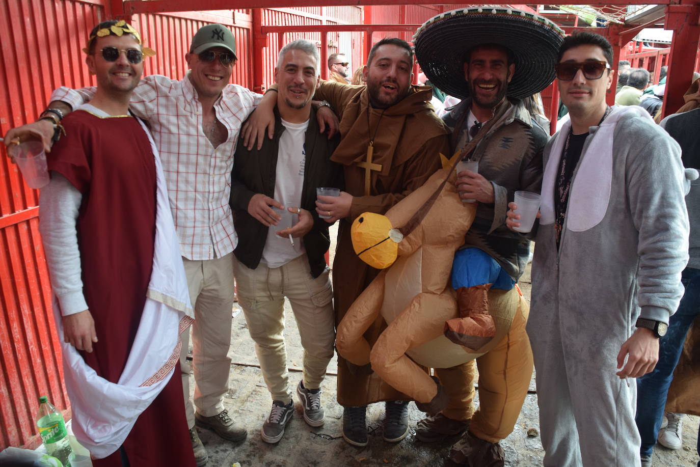 Las dos agrupaciones participantes Pavo Real y Yupik 