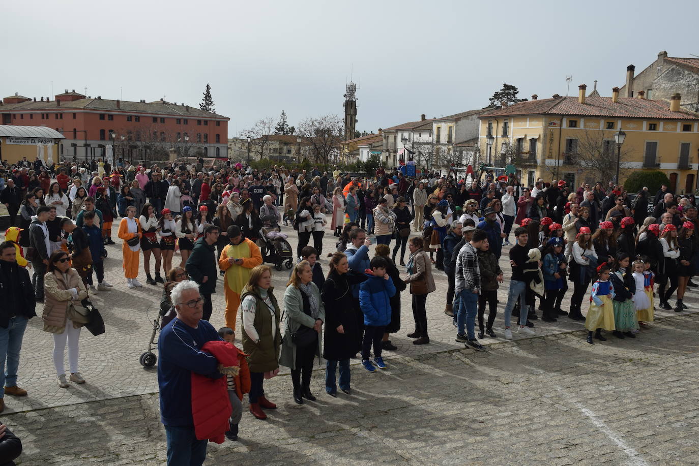 Las dos agrupaciones participantes Pavo Real y Yupik 