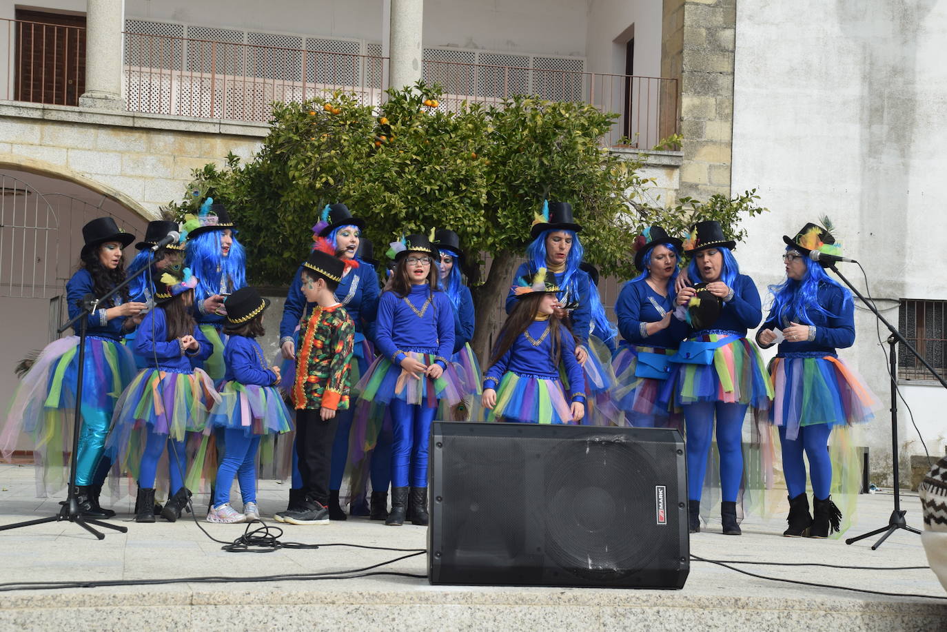 Las dos agrupaciones participantes Pavo Real y Yupik 