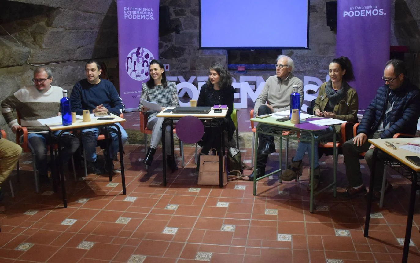 Representantes de Podemos, en Trujillo /J. S. P.