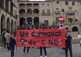 Un carnaval de cine, con el Sagrado Corazón de Jesus