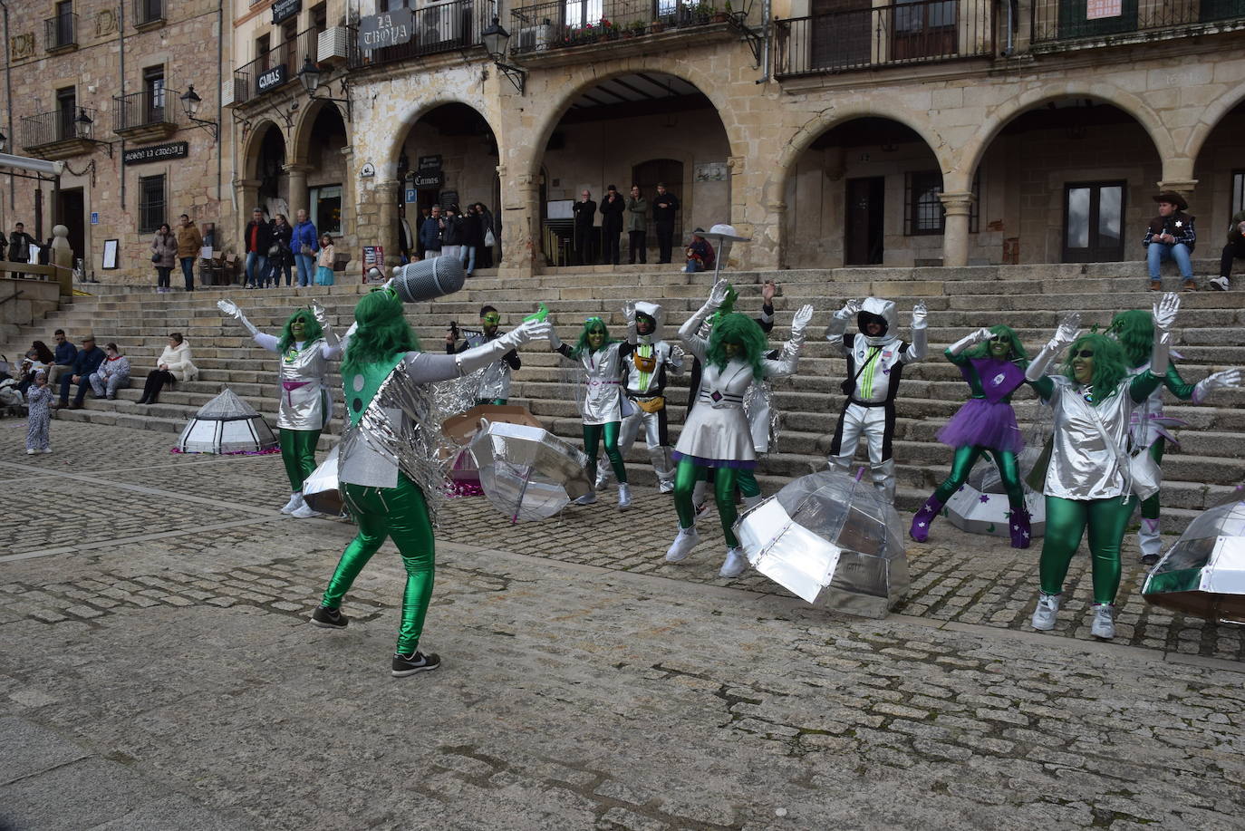 Concurso de comparsas y primer día de festejos taurinos