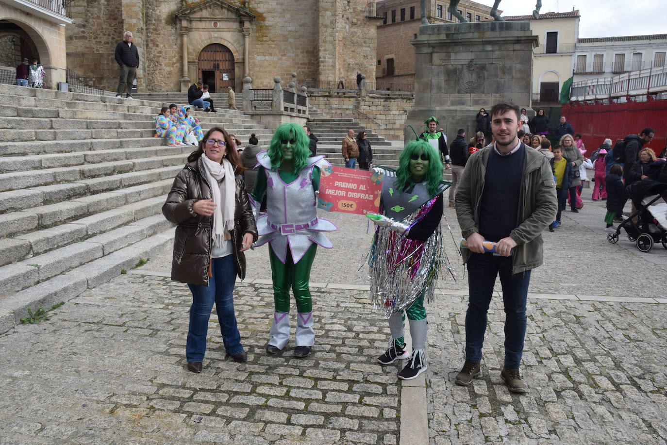 Concurso de comparsas y primer día de festejos taurinos