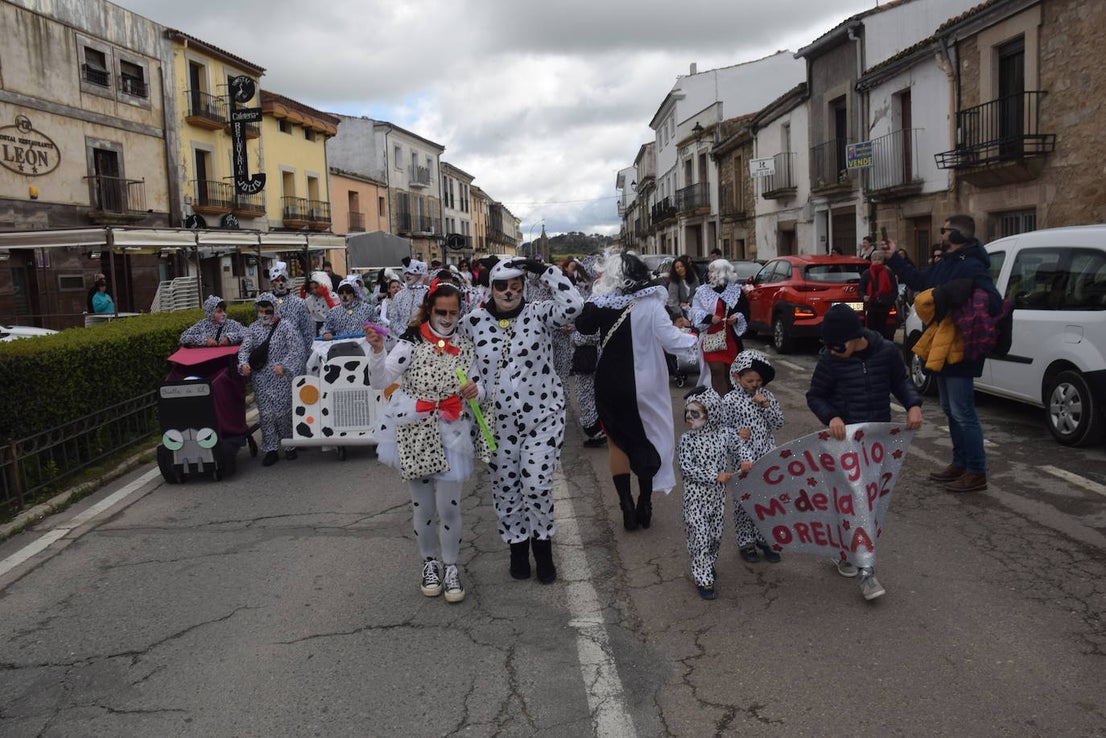Concurso de comparsas y primer día de festejos taurinos