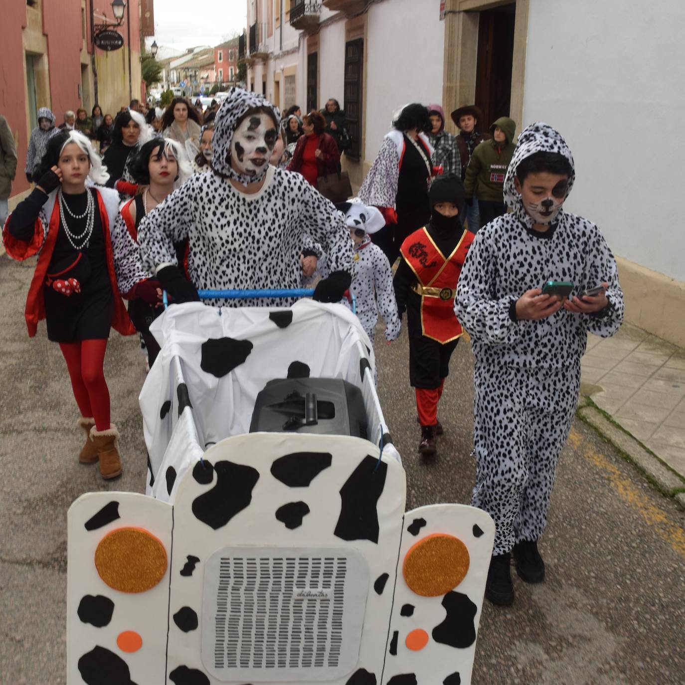 Concurso de comparsas y primer día de festejos taurinos