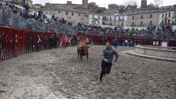El tiempo permite que la última capea del Carnaval registre una buena entrada
