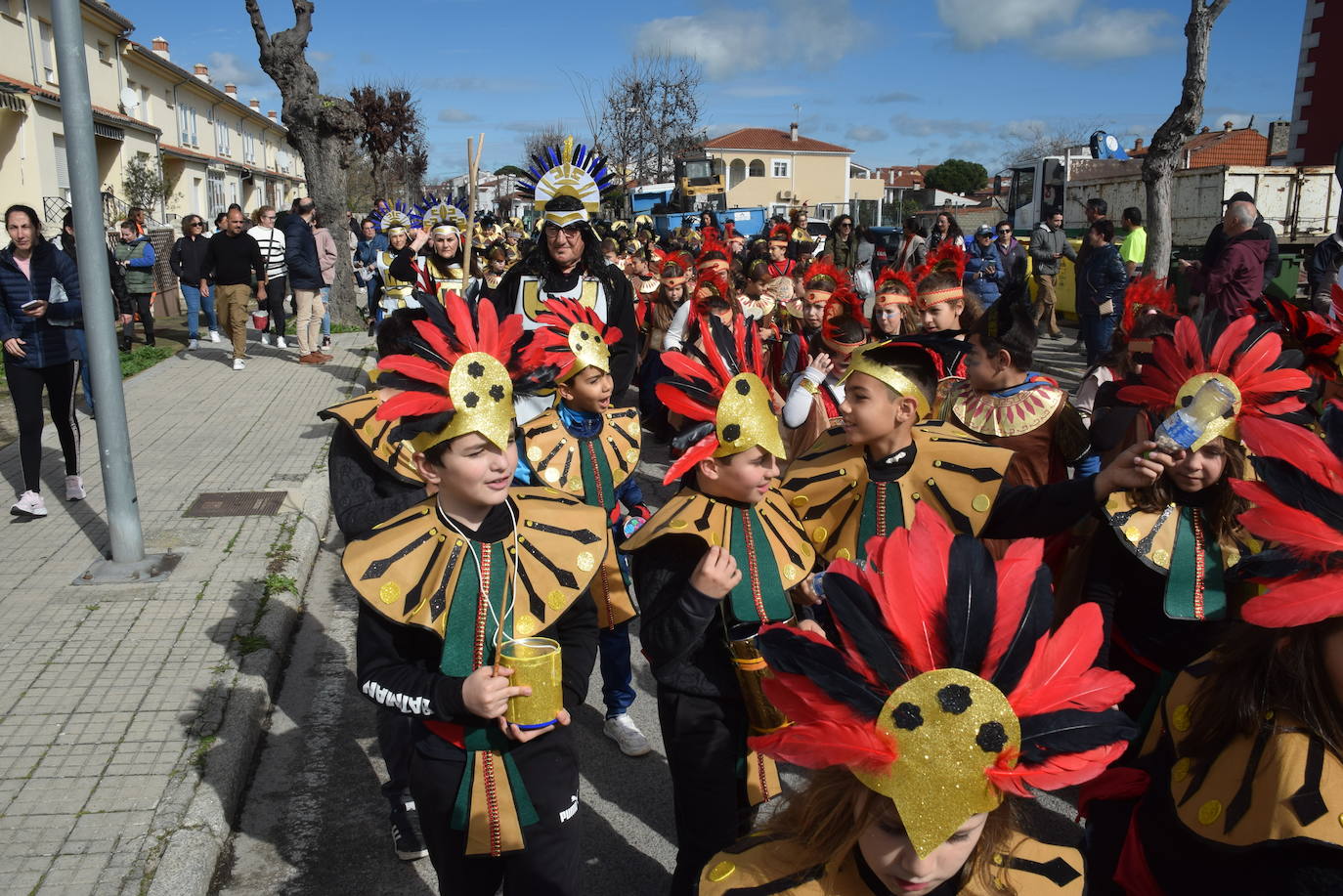 El colegio Las Américas celebra su desfile de Carnaval