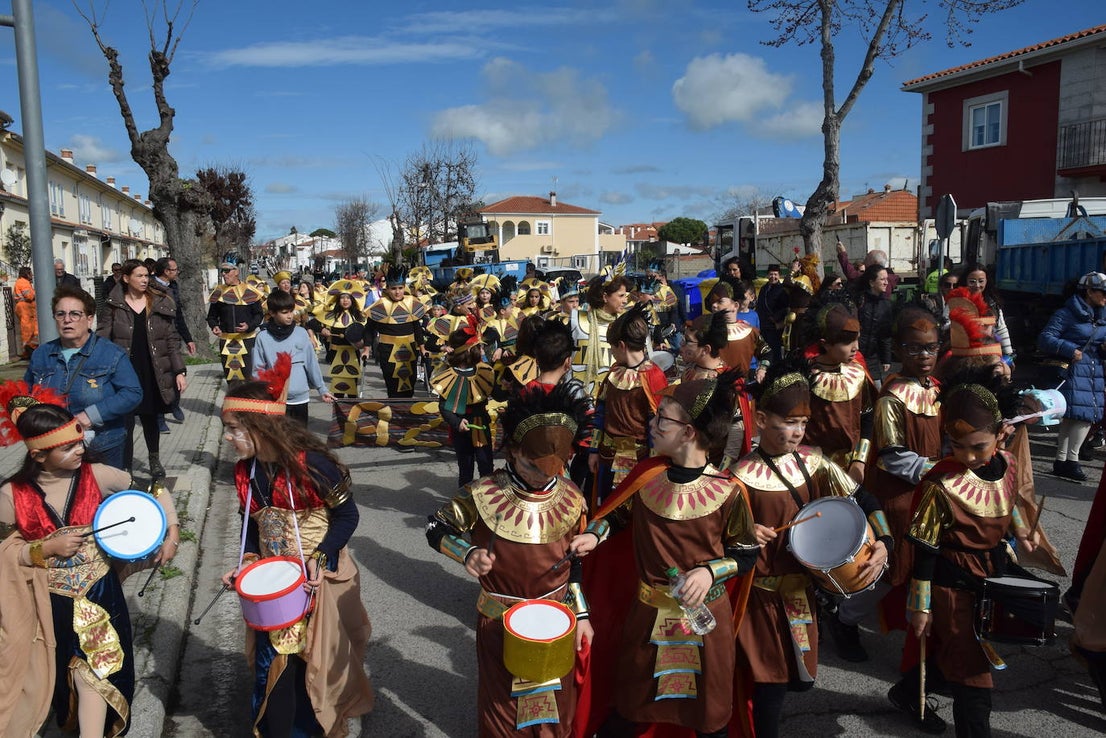 El colegio Las Américas celebra su desfile de Carnaval