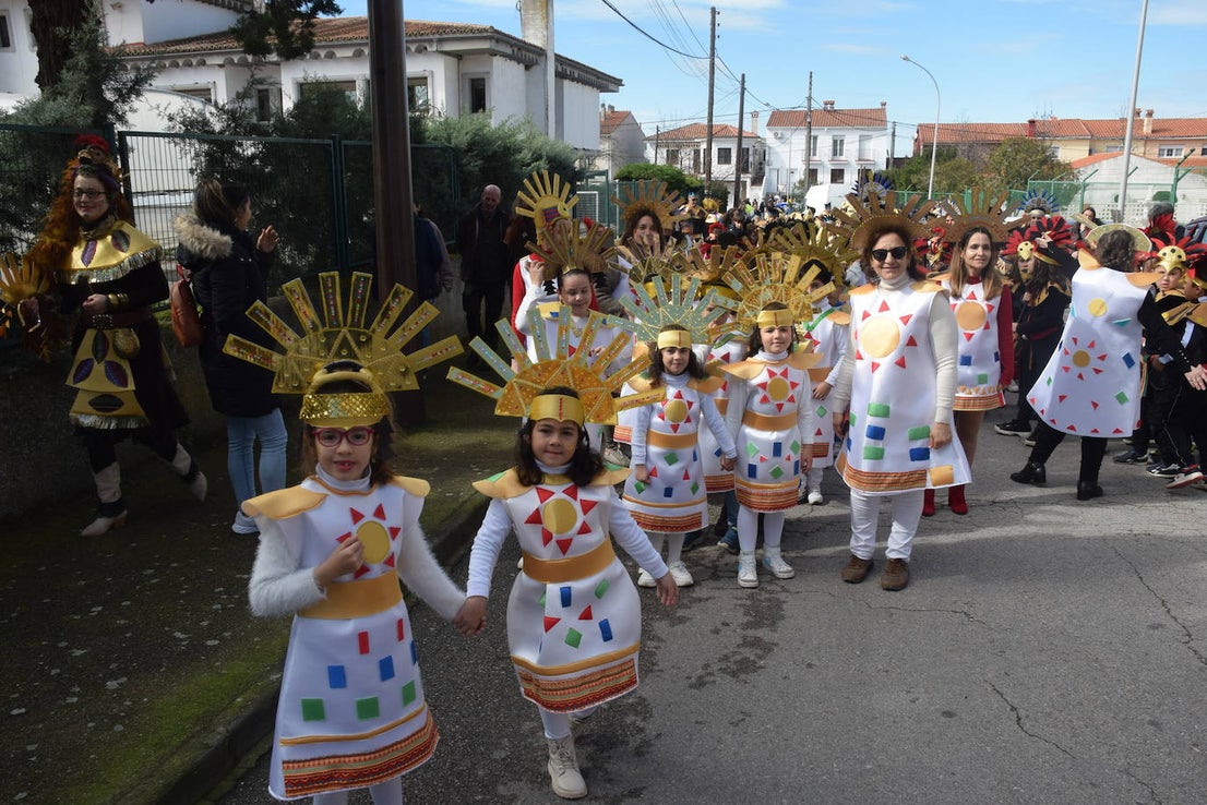 El colegio Las Américas celebra su desfile de Carnaval