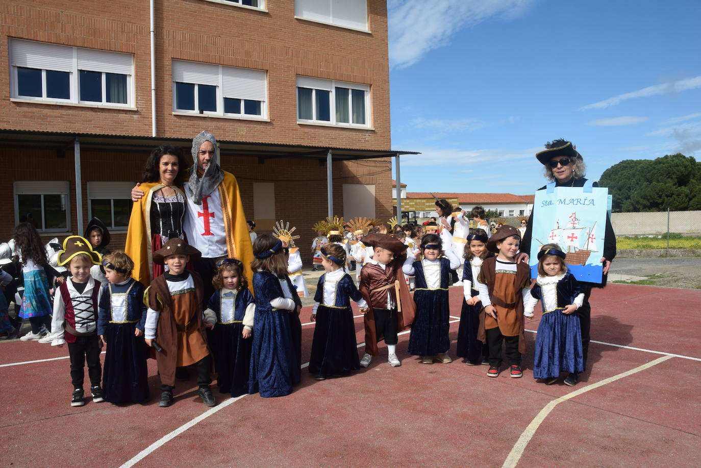 El colegio Las Américas celebra su desfile de Carnaval