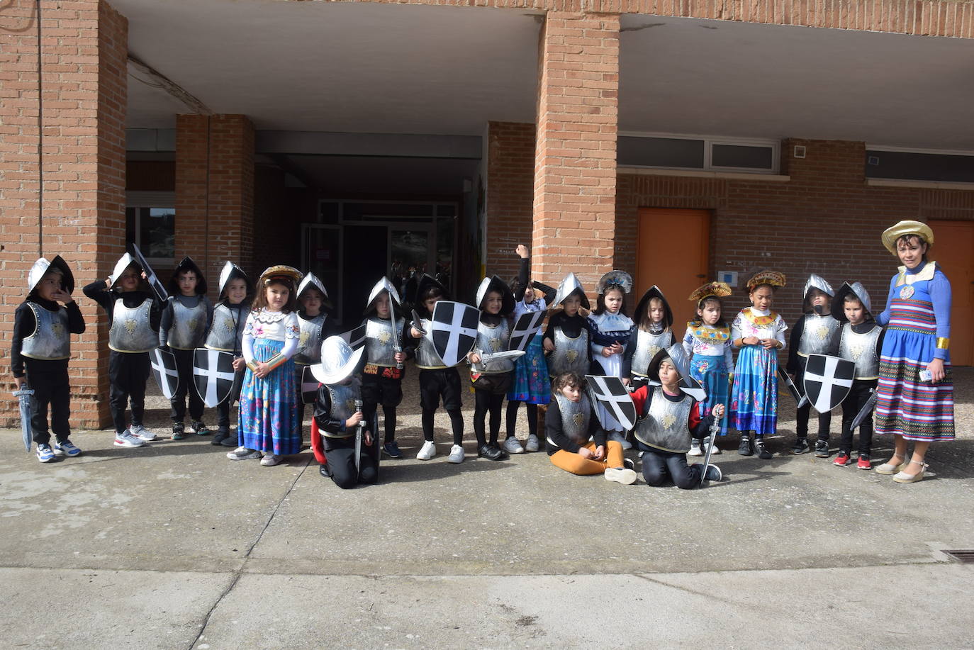 El colegio Las Américas celebra su desfile de Carnaval