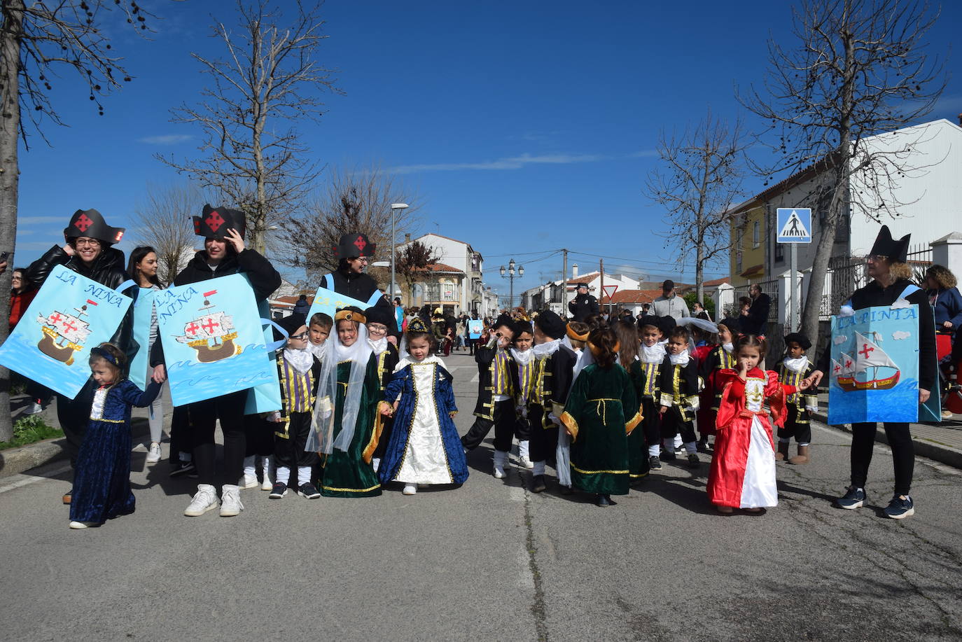 El colegio Las Américas celebra su desfile de Carnaval