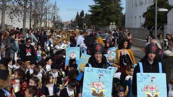 El colegio Las Américas celebra su desfile de Carnaval
