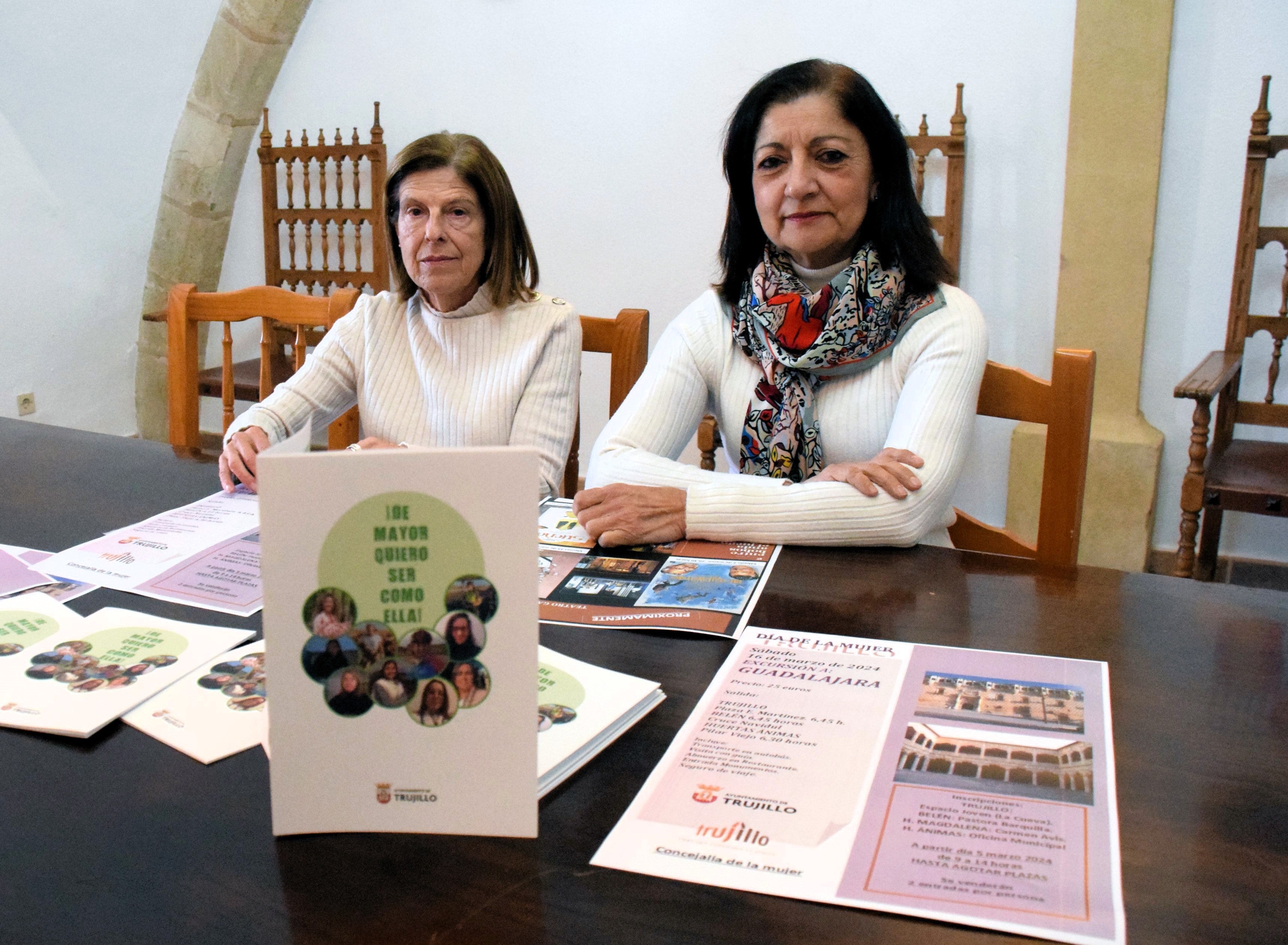 Blanca Henche y Consuelo Soriano, en rueda de prensa.